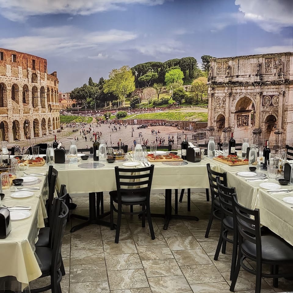 Mama Fla dining room