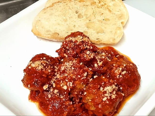Meatballs & Ciabatta Bread - 6 Pieces.