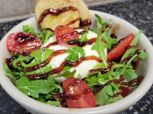 Caprese Salad for 4/6 People.